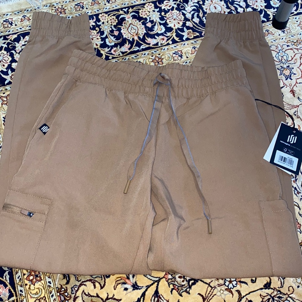 JAANUU NWT caramel brown skinny jogger scrub pants